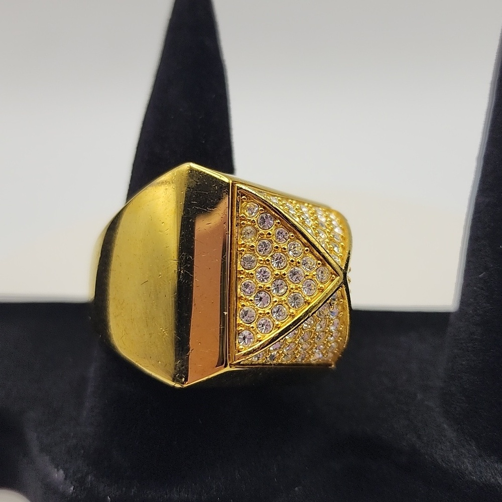 Michael‎ KORS Size 7, Gold Tone Pyramid Stud Ring with Crystals - Picture 4 of 8